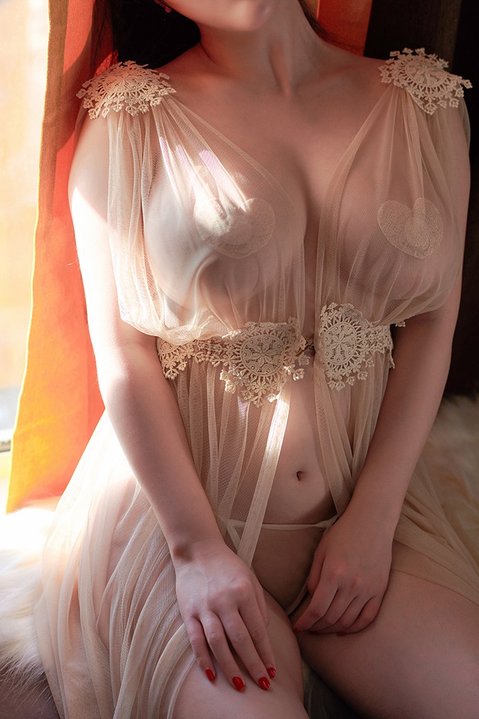 巨乳熟女戴渃欣轻纱薄裙朦胧美诱惑(23)
