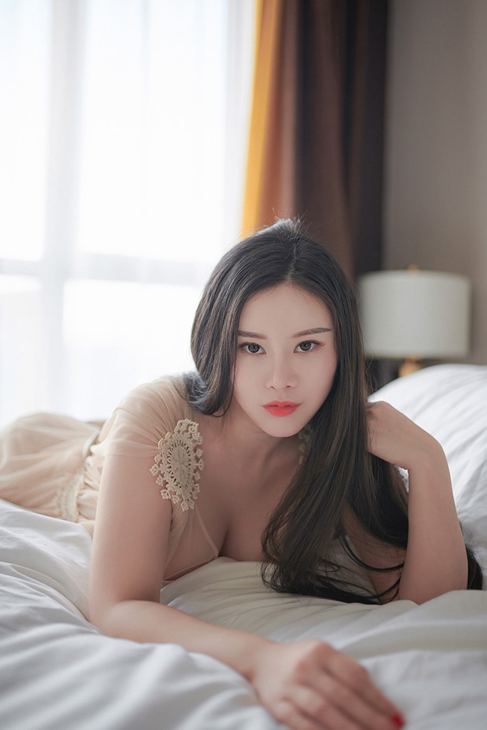 巨乳熟女戴渃欣轻纱薄裙朦胧美诱惑(31)