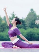 美女瑜伽—健康生活远离尘嚣(3)