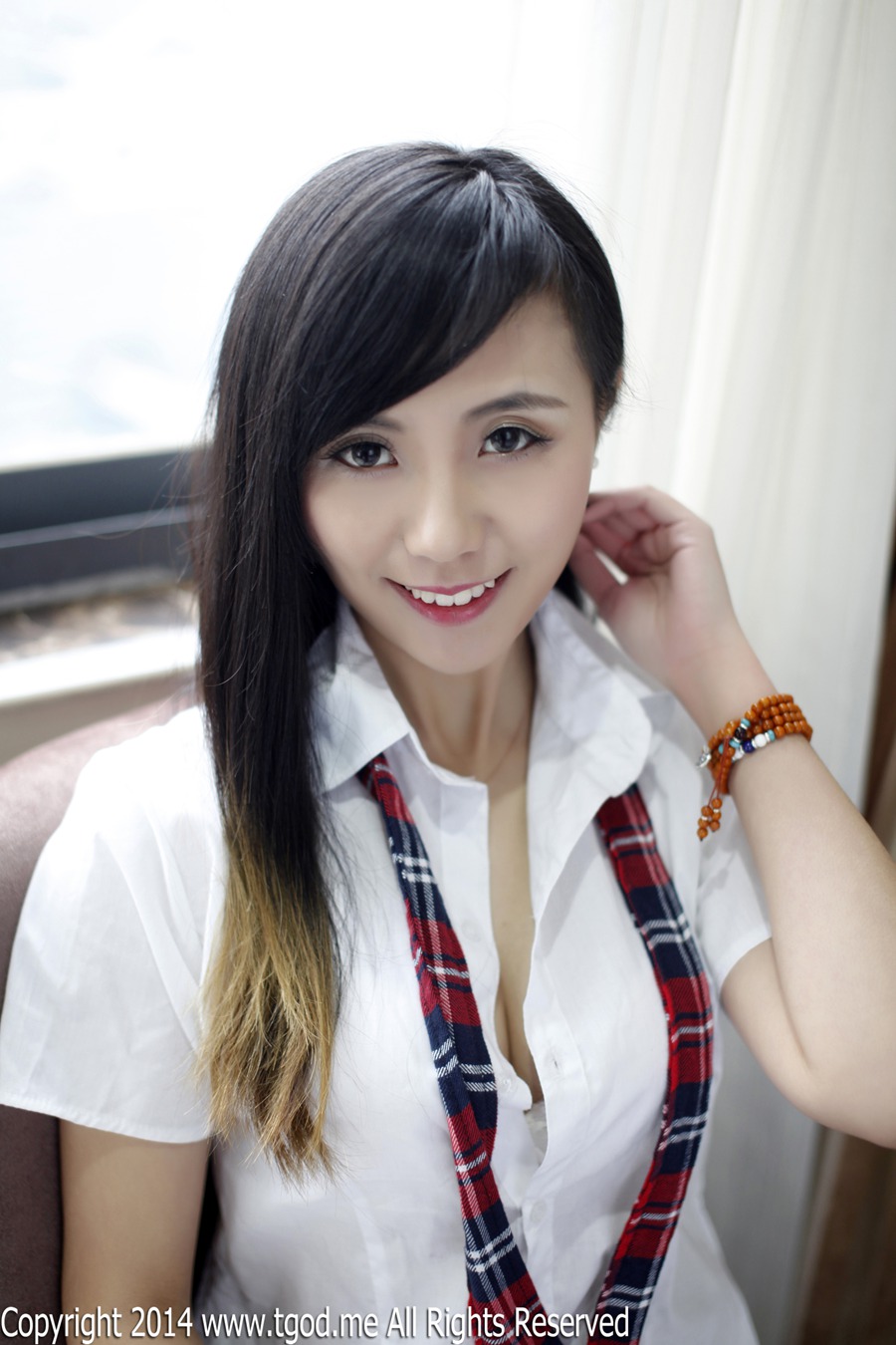 穿着学生制服装的性感女神谢忱倬性感诱惑(6)