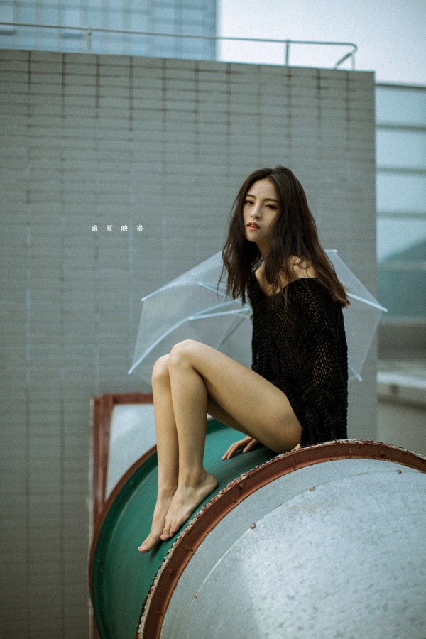 妩媚颓废美女天台演绎绝色美胸(9)