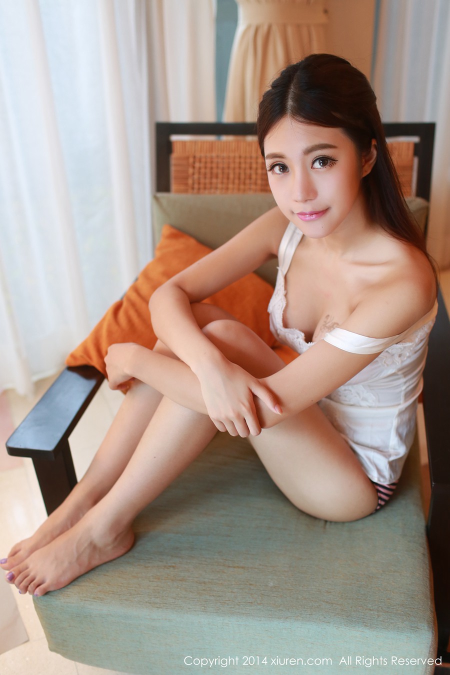坦胸露肩的性感诱惑酒店女绮里嘉(23)