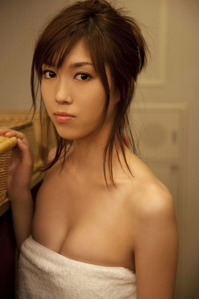 日本白嫩少女风情万种(9)