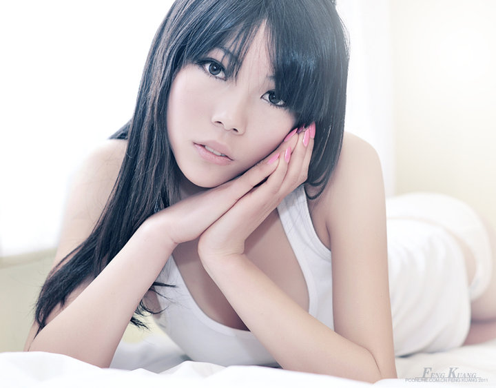 白色制服黑色BRA的性感少妇(11)