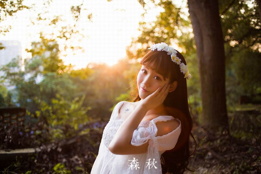 户外清纯小美女唯美动人写真(8)