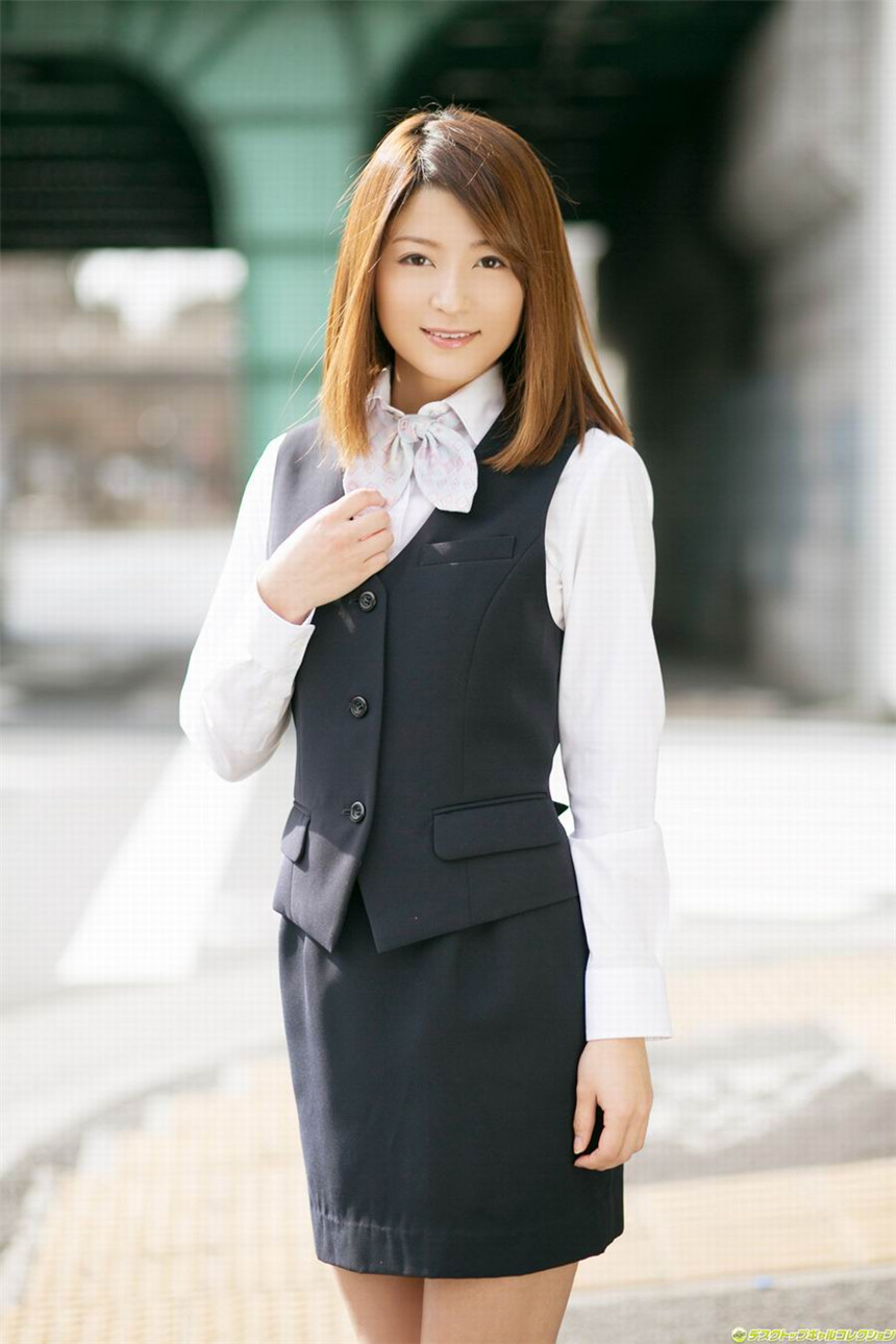 丰满美女制服性感诱惑