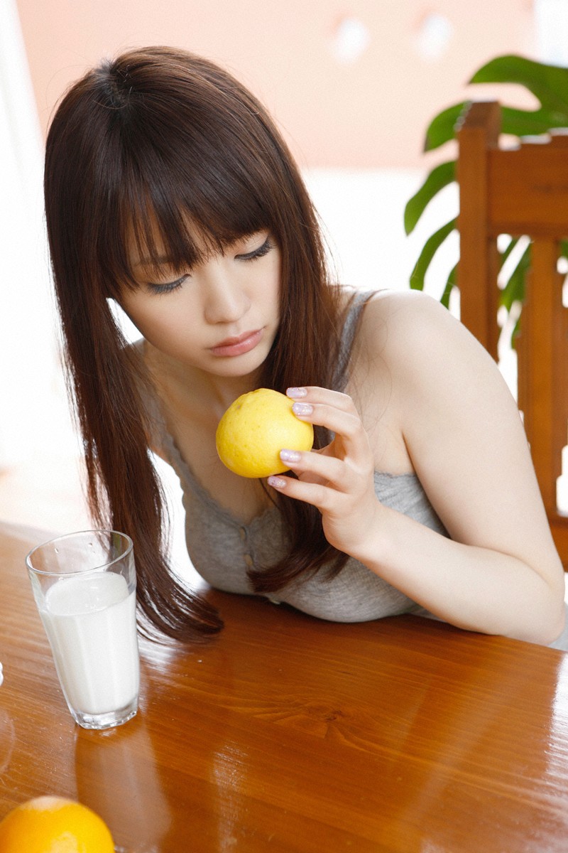 巨乳美女可爱迷人写真(5)