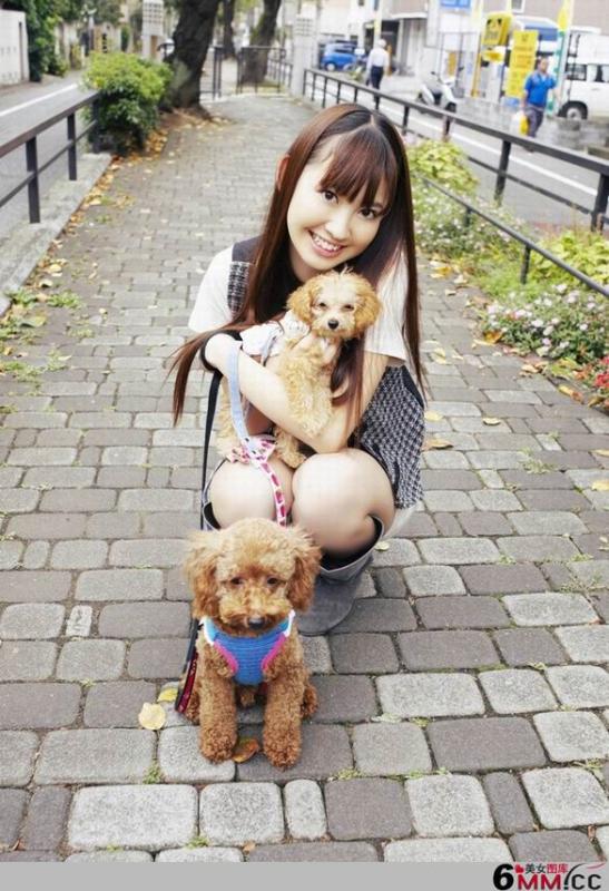 热情美少女享受树荫下宁静(19)