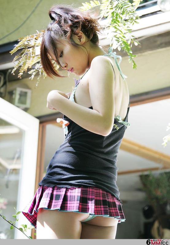 妩媚校花级别小甜妞诱人写真