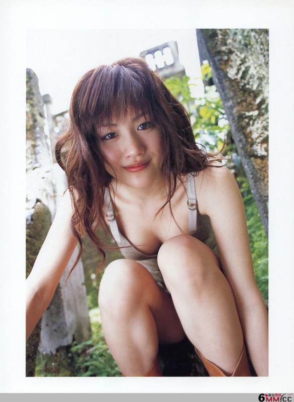 日本调皮女生妩媚迷情照(13)