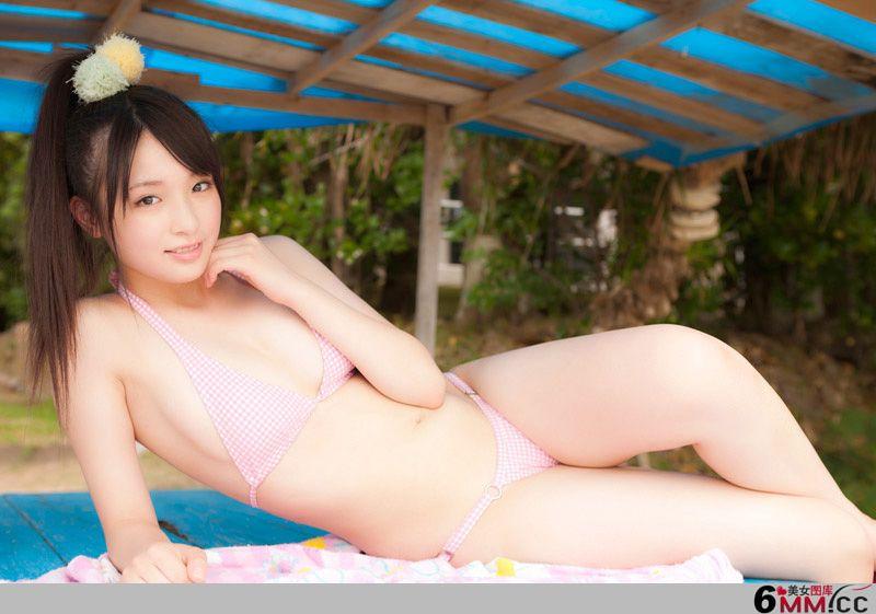 皮肤光滑白皙的性感美女胸部(10)