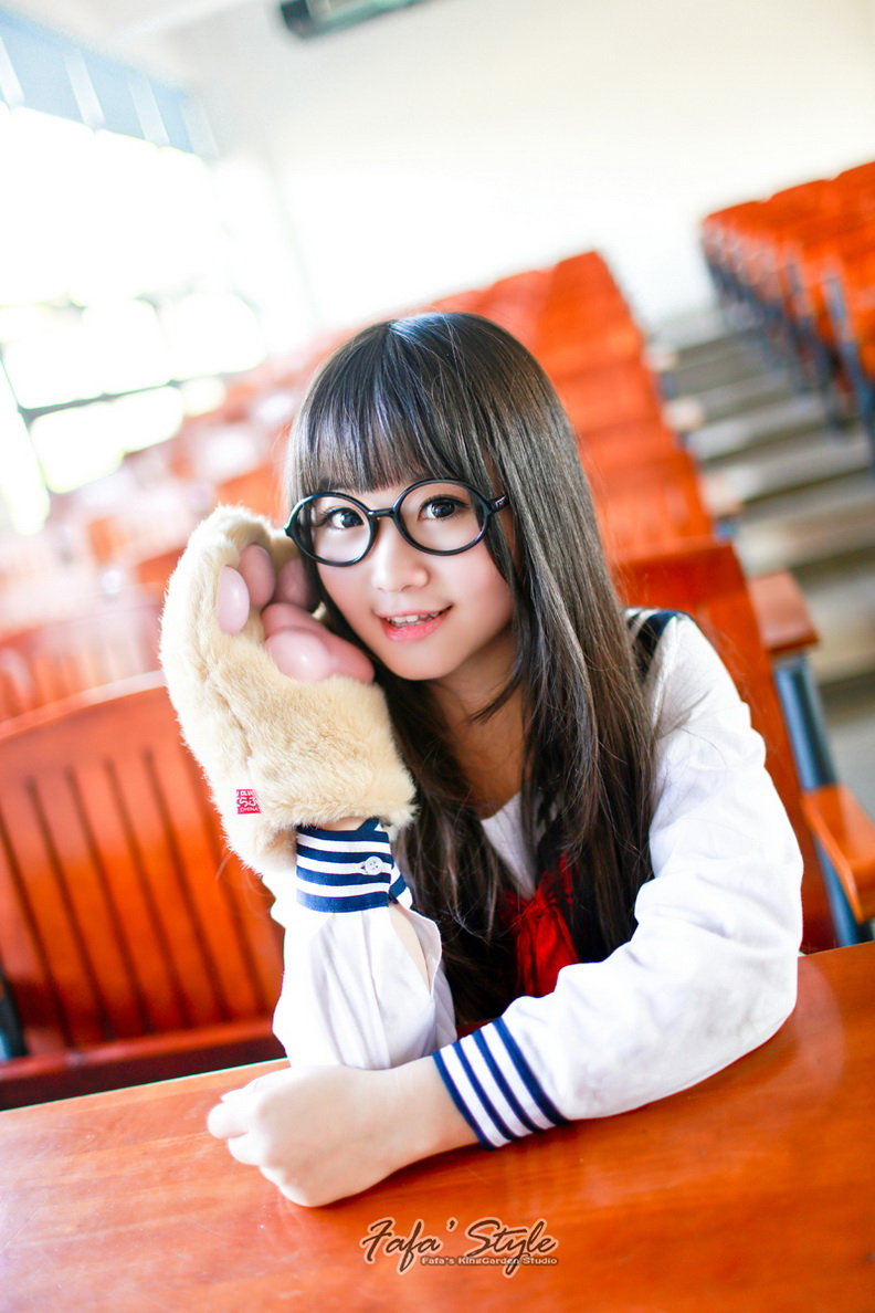 校园小清新美眉学生制服室外写真(11)