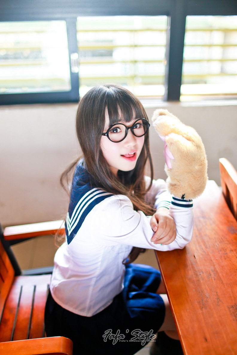 校园小清新美眉学生制服室外写真(8)