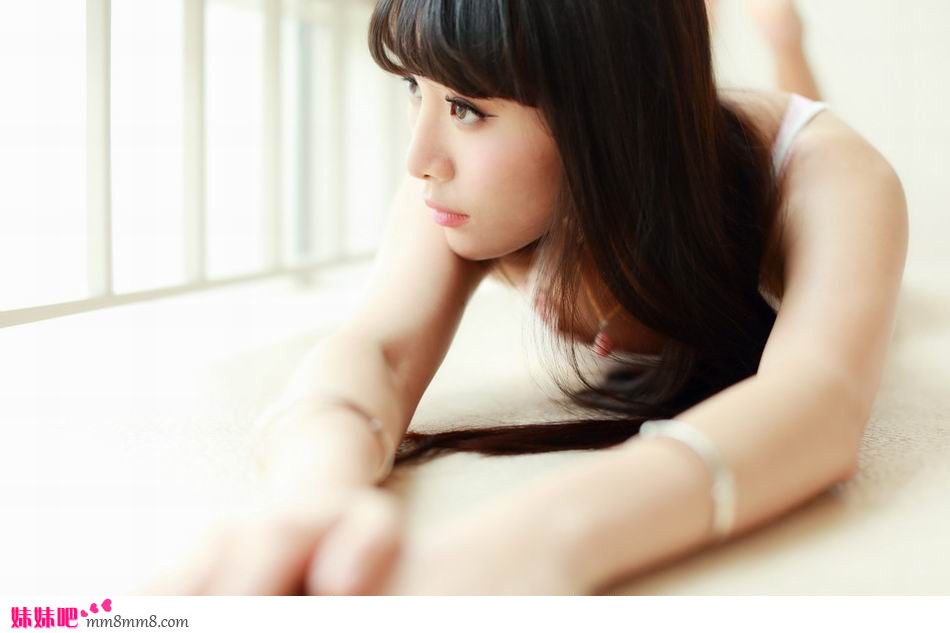 清纯美女家居照纯净如白水(10)