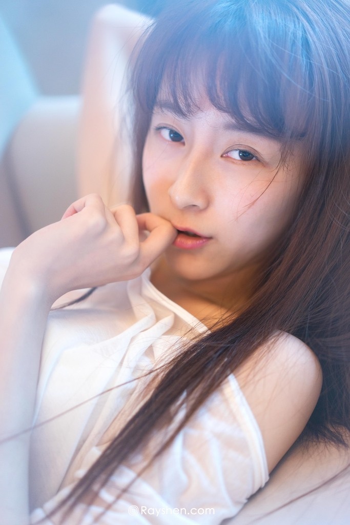 朦胧性感的邻家清纯美眉楚楚动人(12)