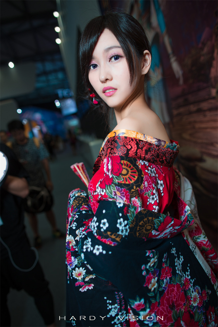 2014ChinaJoy白嫩少女酥胸迷人合集(18)
