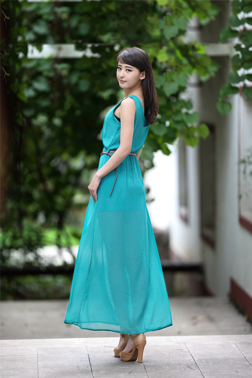 美女迷人酥胸清纯写真(7)