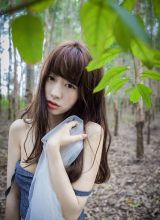 尤物美女性感白嫩酥胸迷人诱惑