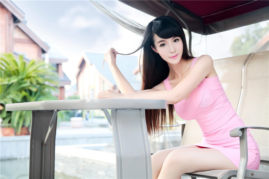 粉嫩美女性感长腿酥胸迷人写真(4)