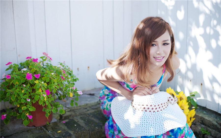 气质美女清纯阳光夏日迷人写真(12)