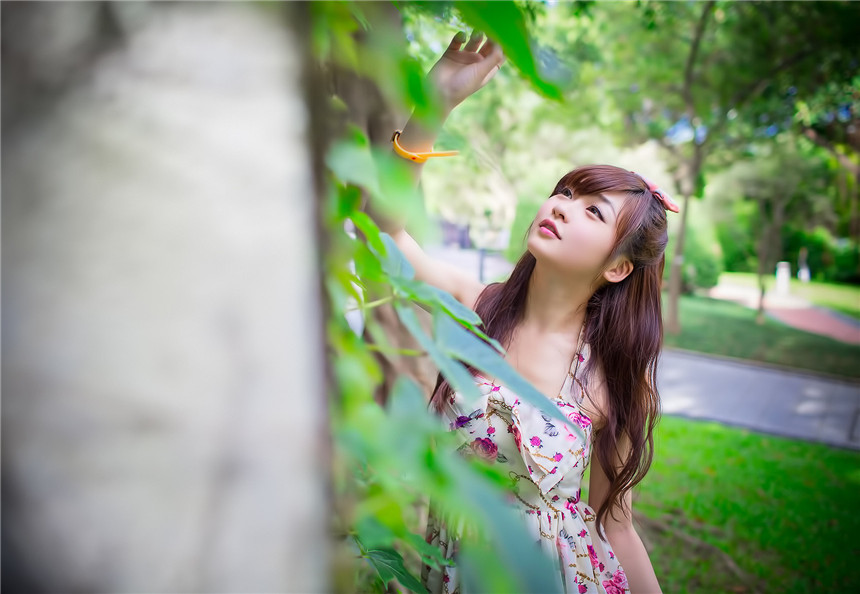 清纯甜美MM迷人可爱户外写真(10)