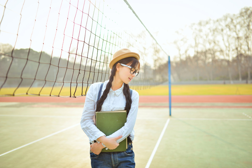 迷人少女黄灿灿清纯校园风写真(6)