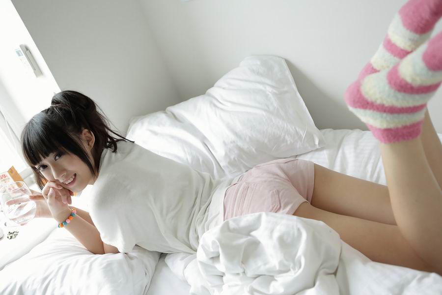 清纯可爱妹子床上迷人私房照(11)