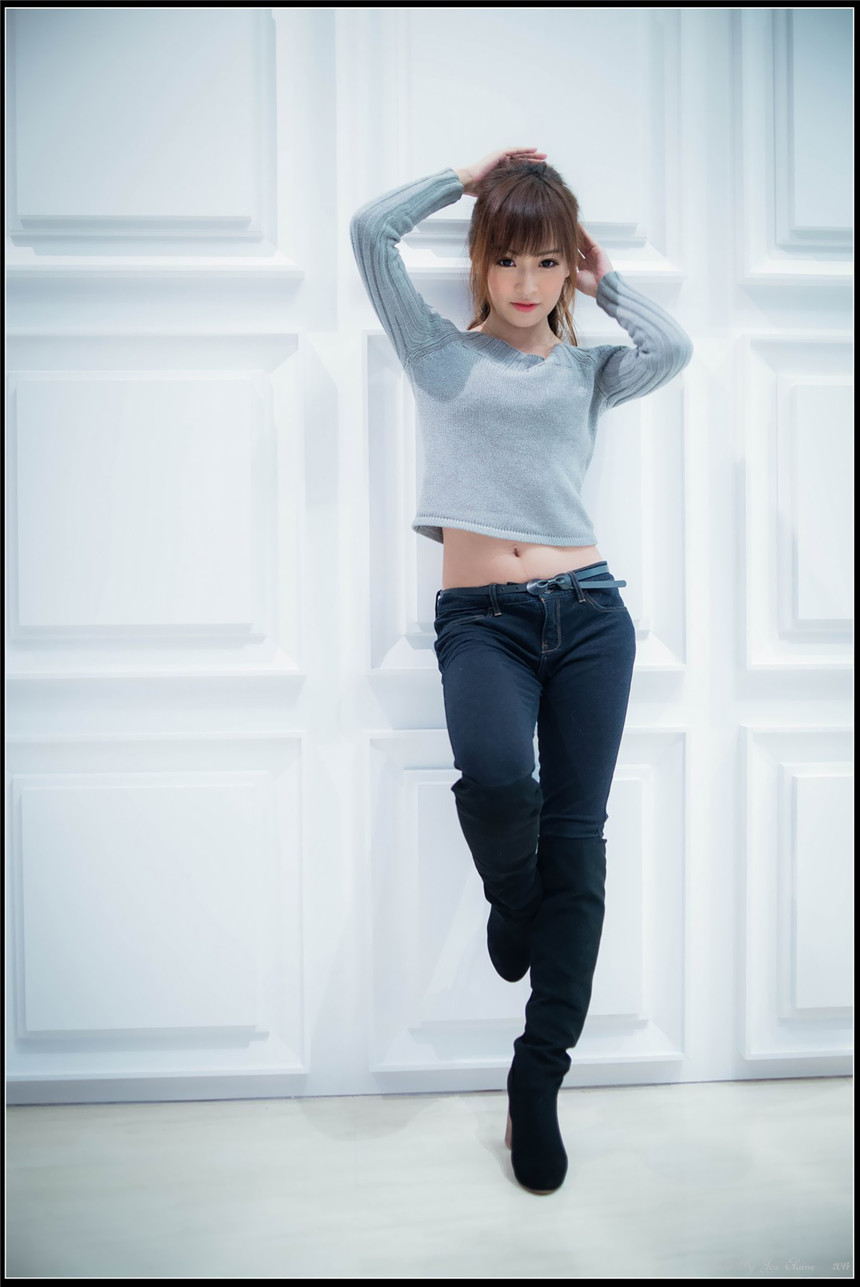 清纯美女白嫩肌肤迷人写真(19)