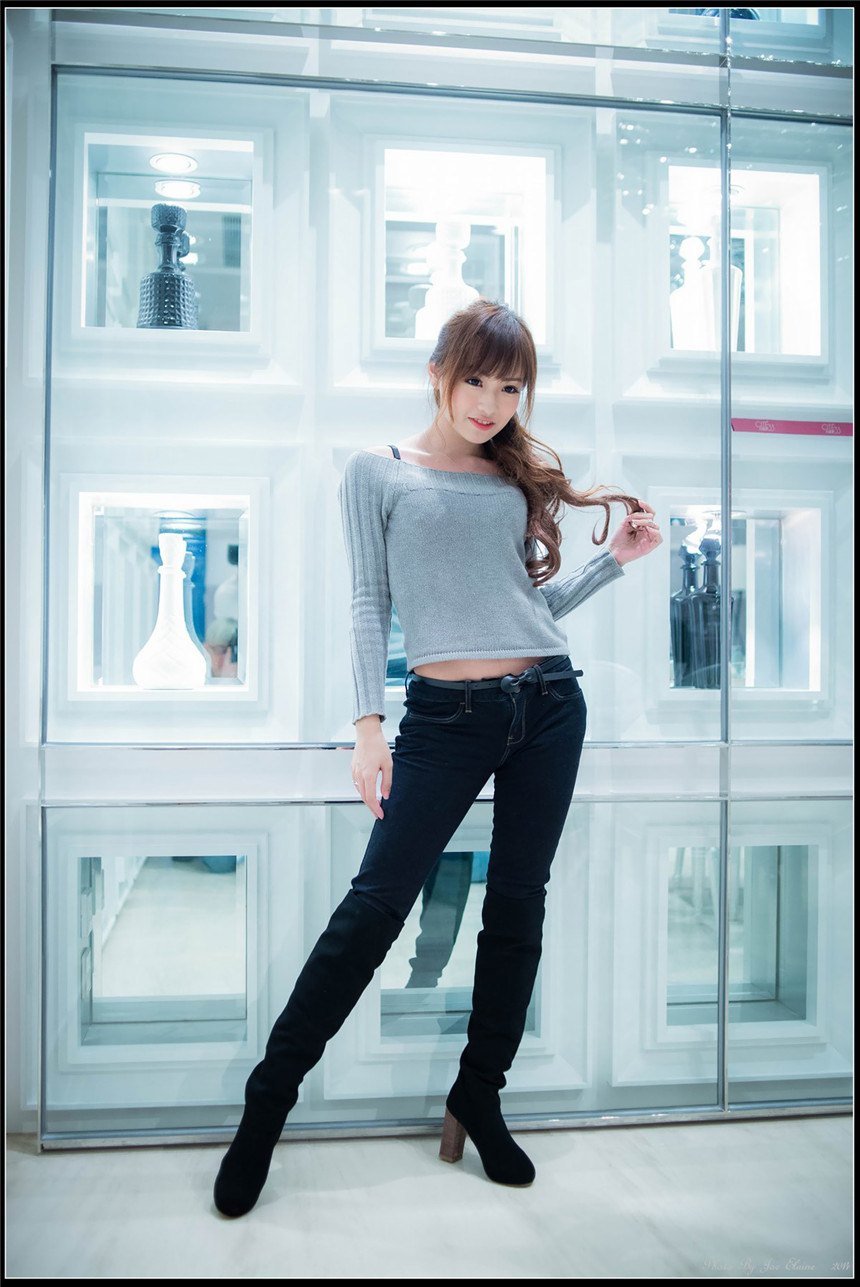 清纯美女白嫩肌肤迷人写真(20)