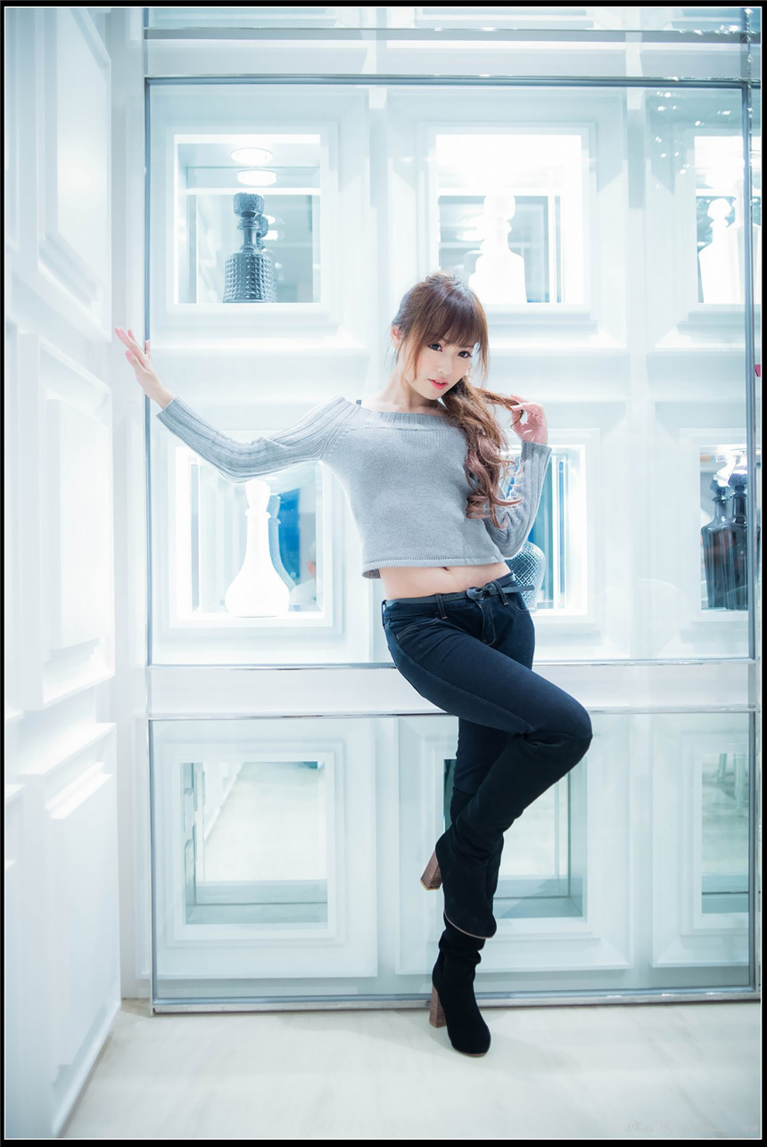 清纯美女白嫩肌肤迷人写真(7)