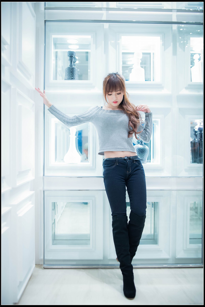 清纯美女白嫩肌肤迷人写真(8)