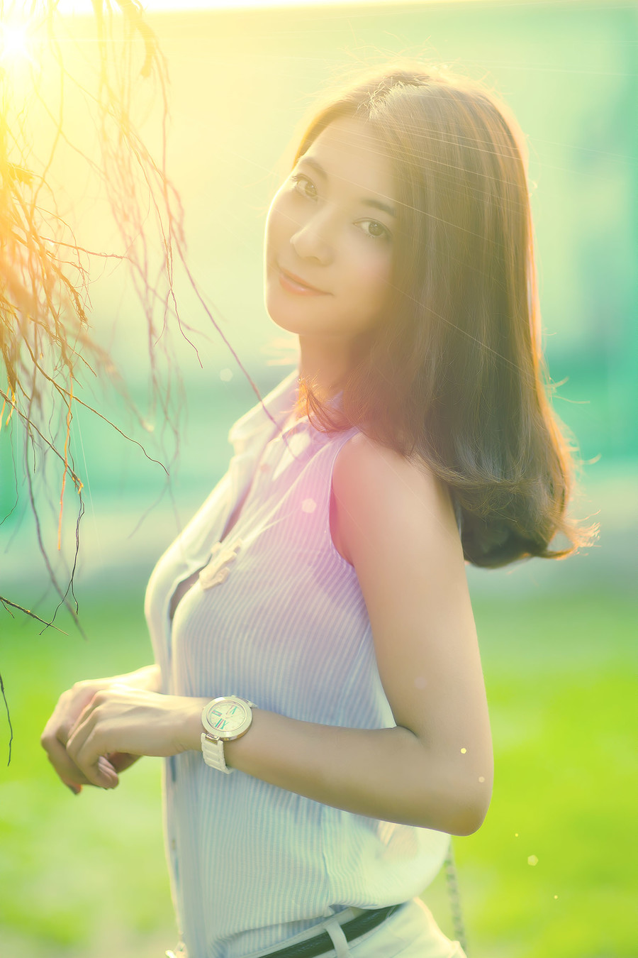 混血美女清纯迷人户外写真(10)