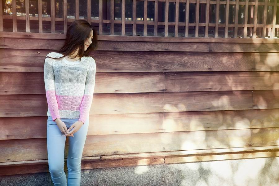 清纯女神唐筠乔迷人街拍写真(6)