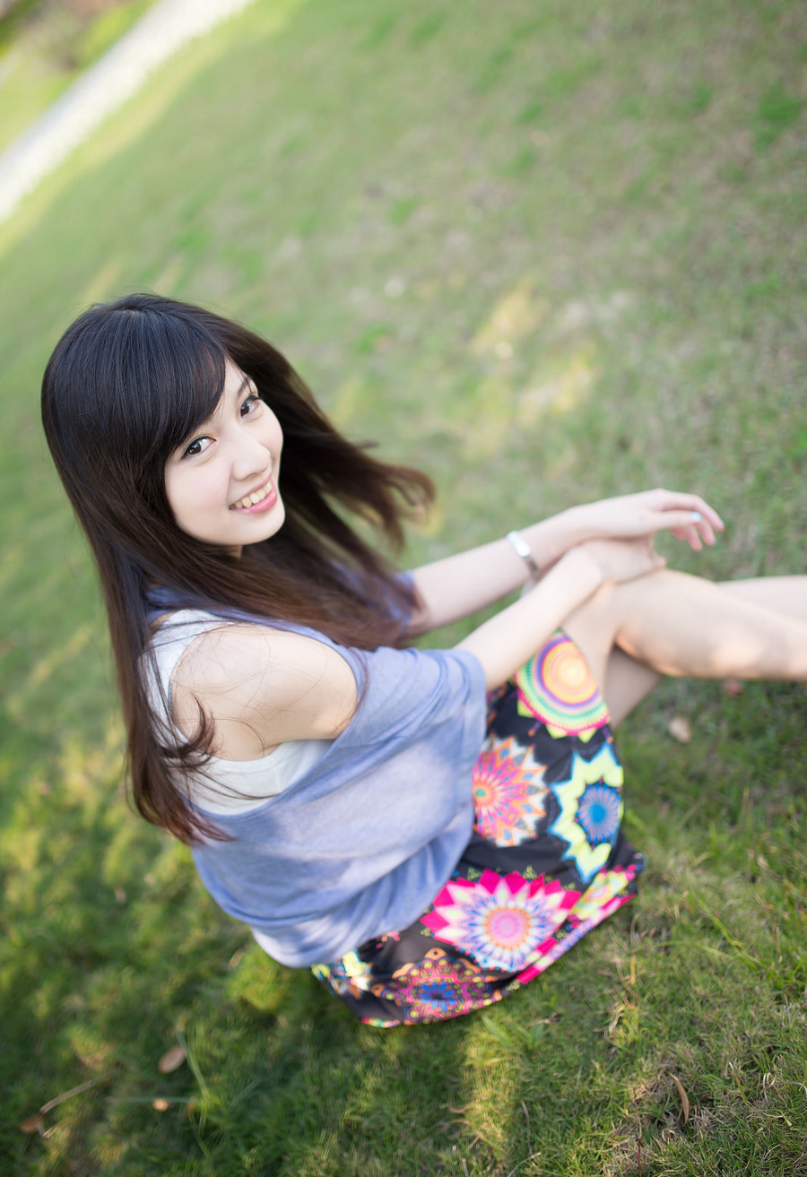 90后美女清纯迷人户外写真(17)