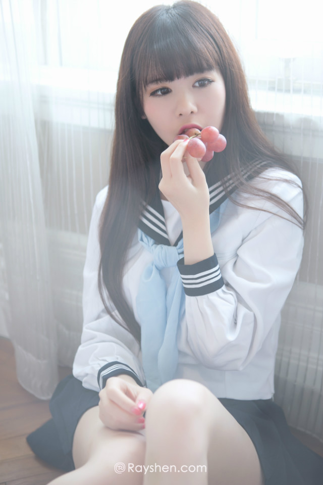 95后清纯可爱美女甜蜜私房(18)