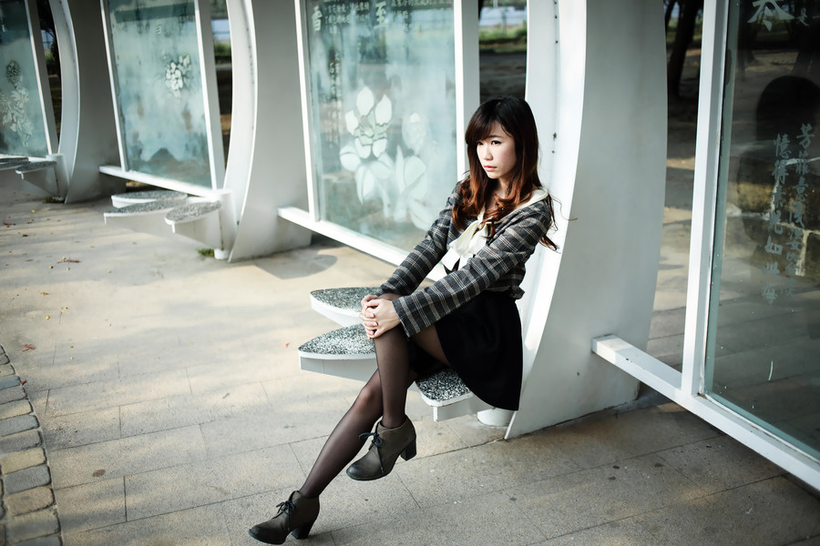 清纯丝袜美女王小丸街拍迷人写真(7)