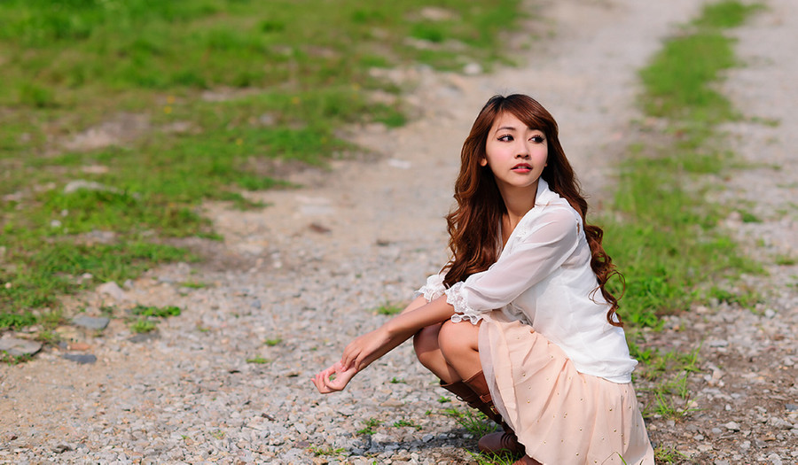 气质美女琳琳户外唯美写真(5)