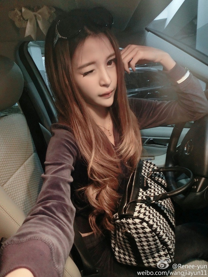 女神王嘉韵性感酥胸自拍诱惑(11)