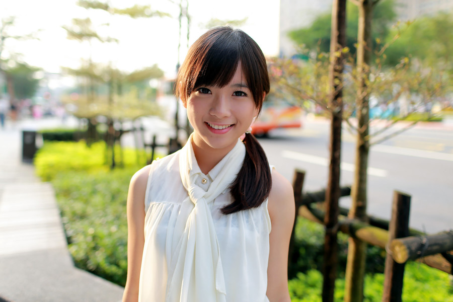 清纯甜美可爱MM迷人街拍(18)