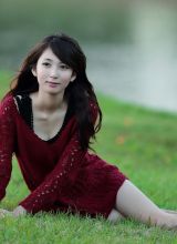 清纯迷人美女草原外怕写真