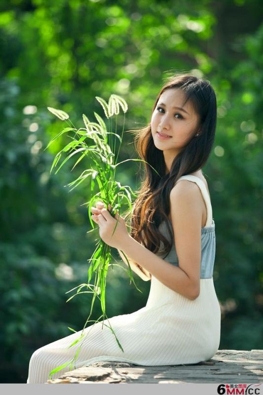 清纯小美妞露露唯美外拍