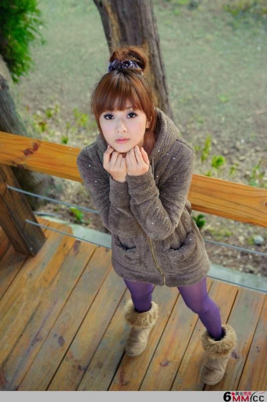 可爱美女梦幻紫丝的美感写真
