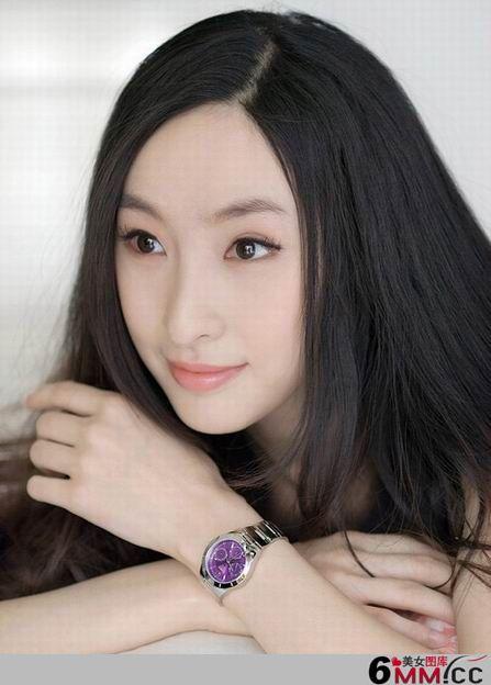 绝美白皙的平面模特写真(16)
