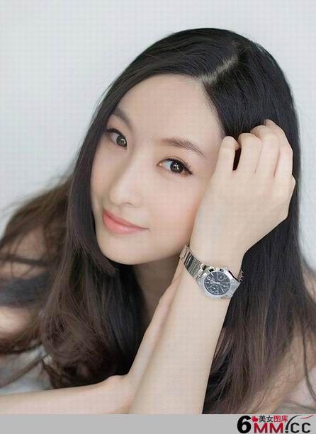 绝美白皙的平面模特写真(17)