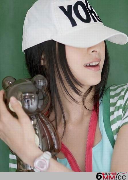 绝美白皙的平面模特写真(22)