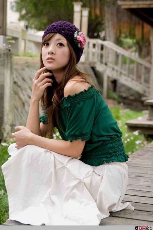 台湾果子MM外拍迷人写真(6)