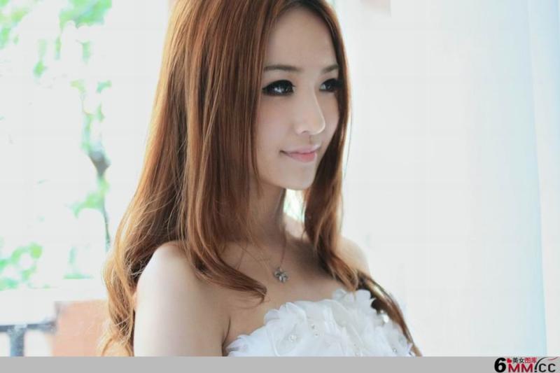 极品美女新年婚纱照(10)