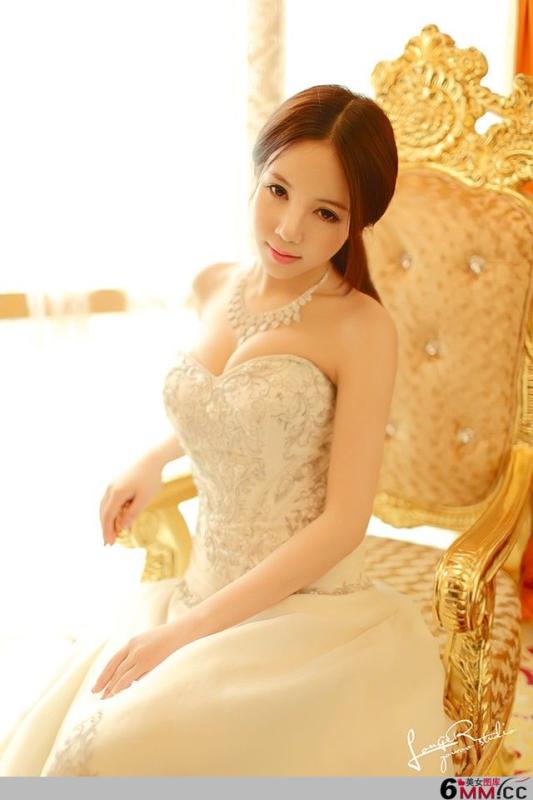 穿上美丽嫁妆的90后新娘