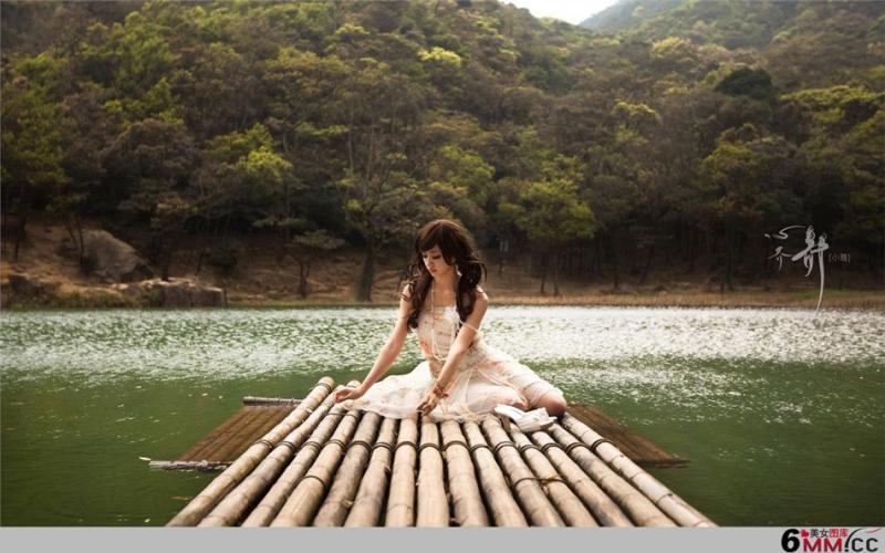 台湾娃娃脸美女模特小雅外拍(3)