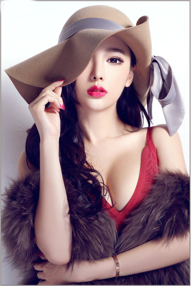 性感美女王馨漪烈焰红唇(3)